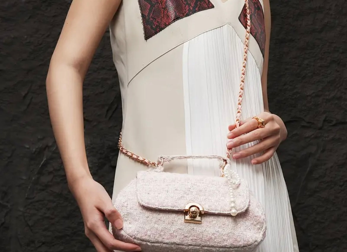 Elegant Pink Tweed Chain Crossbody Bag with Pearl Bow Accent