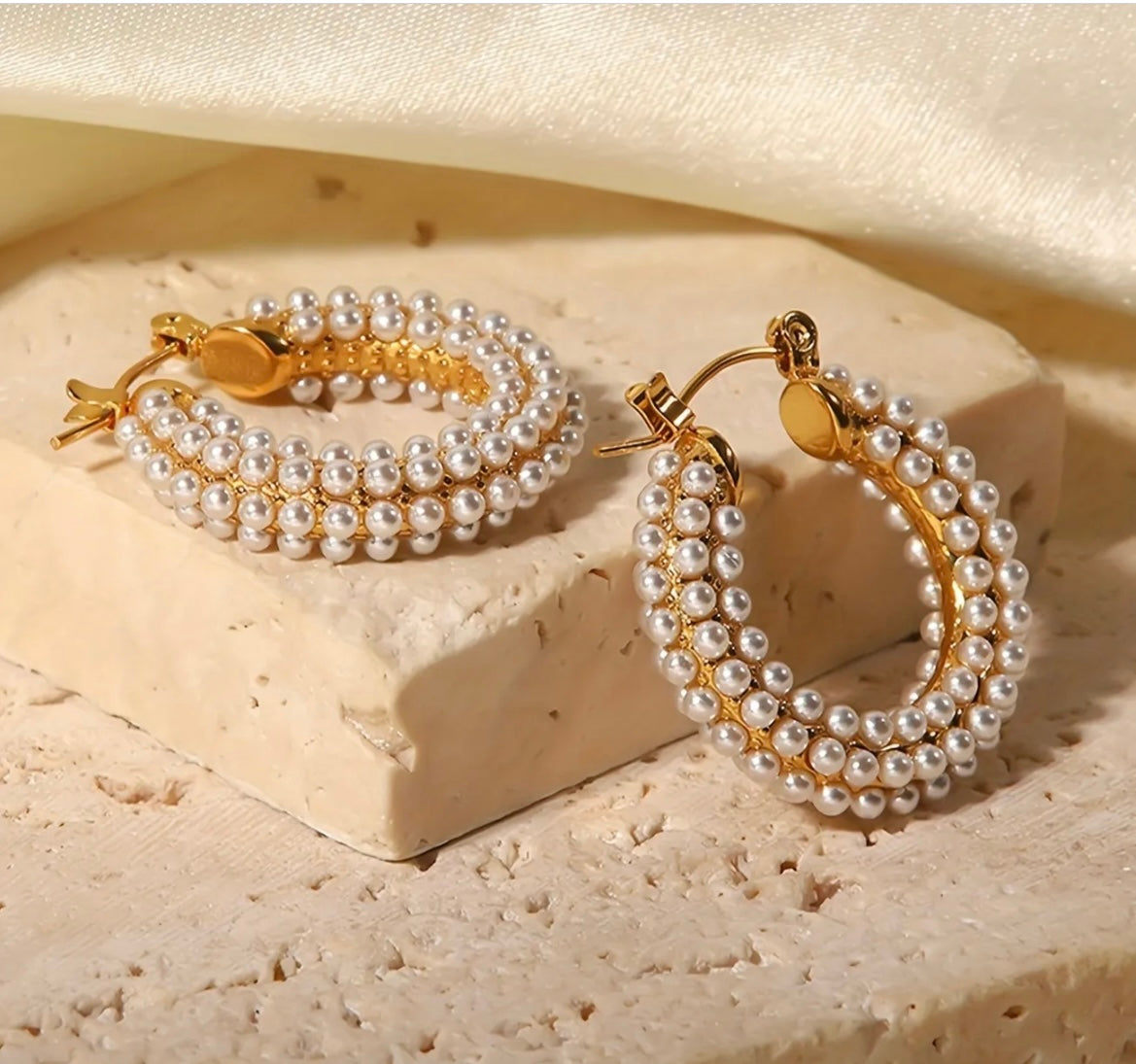 Delicate Hoop Pearl Earrings -  - essecoco