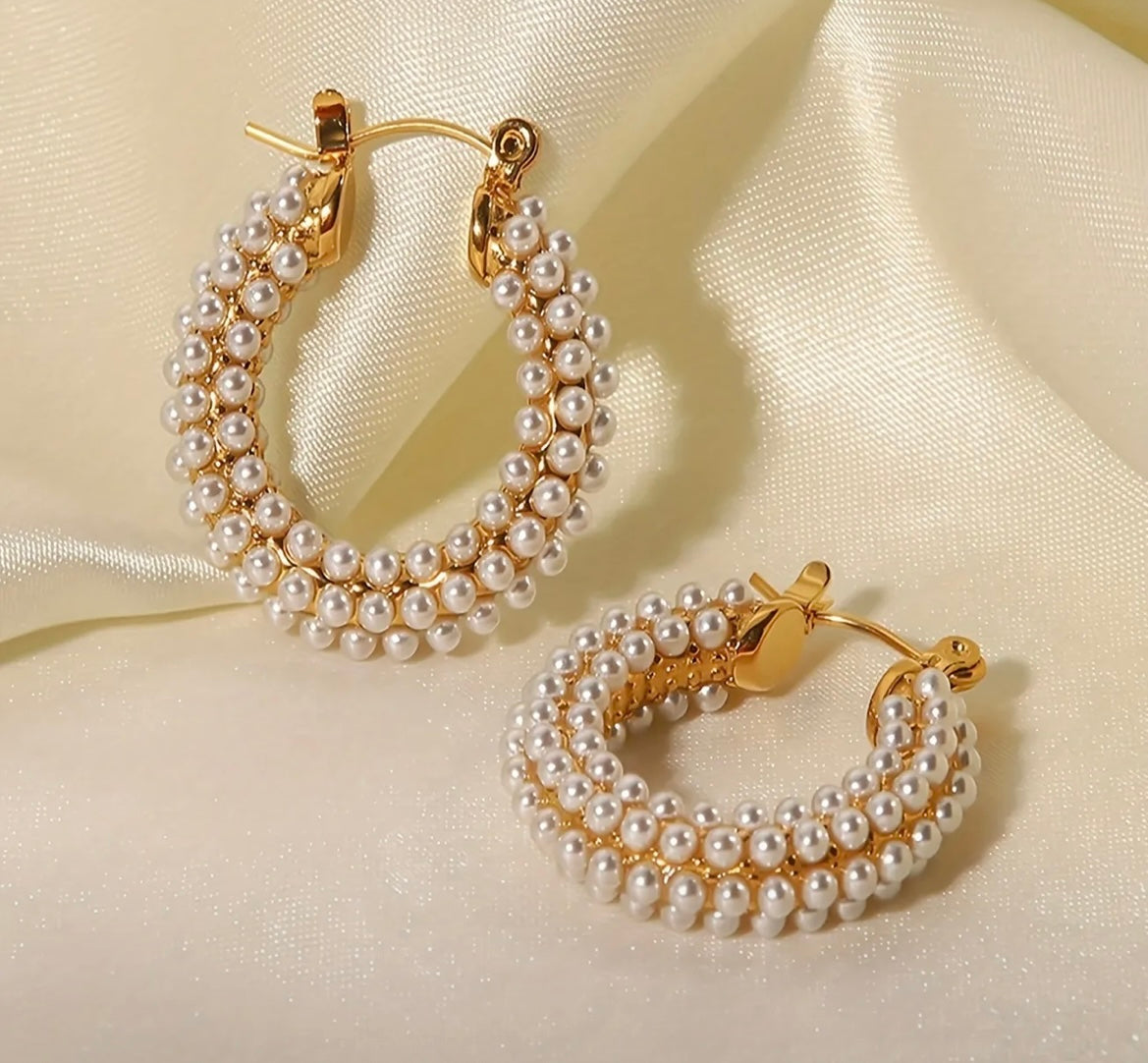 Delicate Hoop Pearl Earrings -  - essecoco