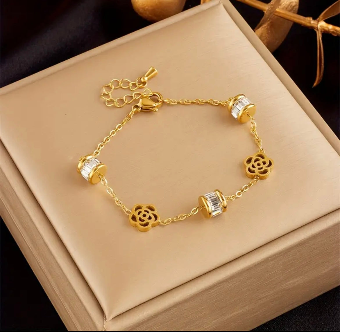 Elegant Golden Hollowed-Out Flower Stainless Steel - Bow Bracelets - essecoco