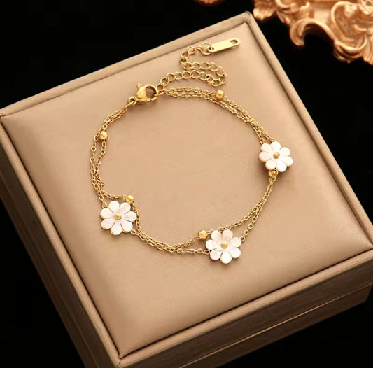White Daisy Golden Bracelet