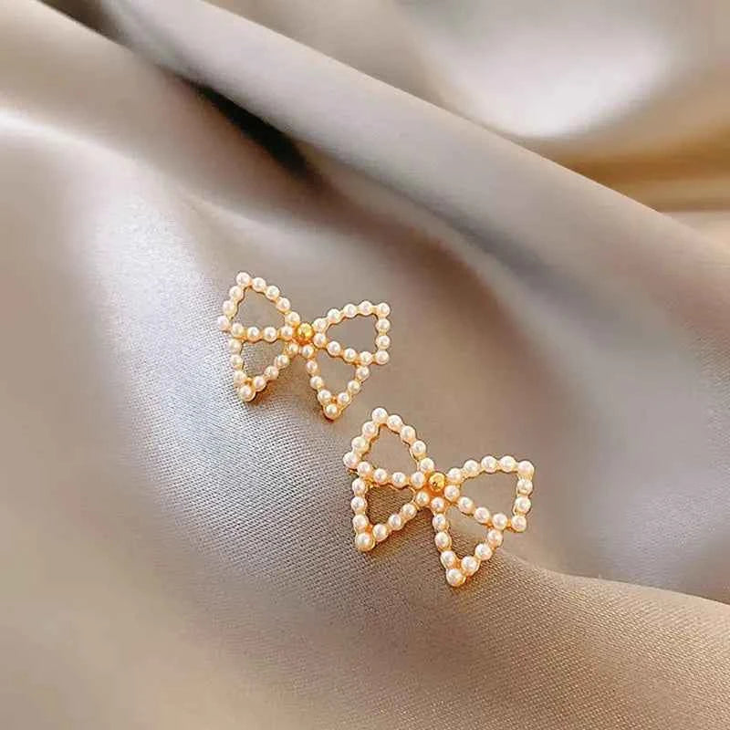 Retro Hollow Bow Pearl Beaded Stud Earrings