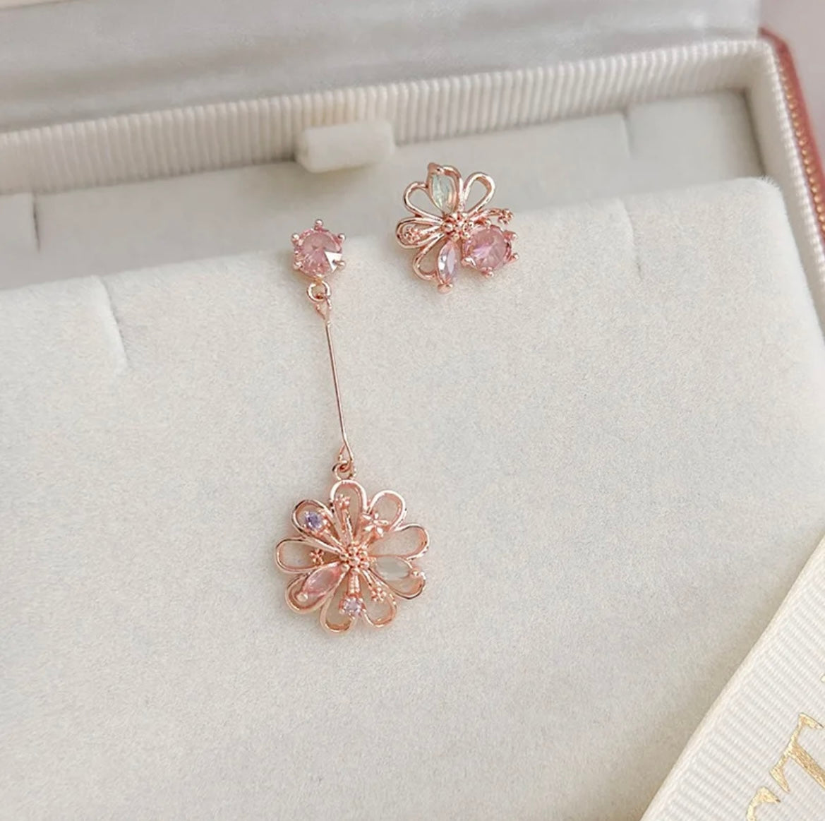 Exquisite Uneven Flower Dangle Earrings