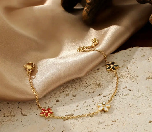 Chic Floral Charm Bracelet - 18K Golden Plated Stainless Steel, Hypoallergenic & Adjustable