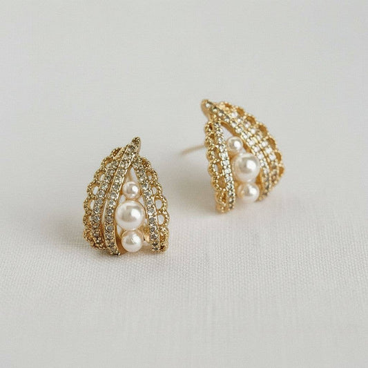 Vintage Palace Style Lace Pearl Stud Earrings -  - essecoco